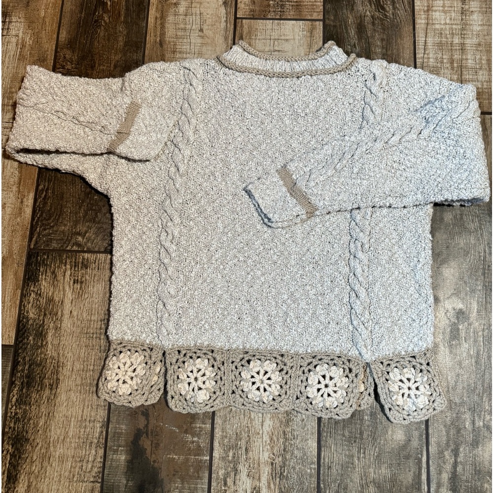 Tivoli Woman Sweater Size S/M. Color: off white